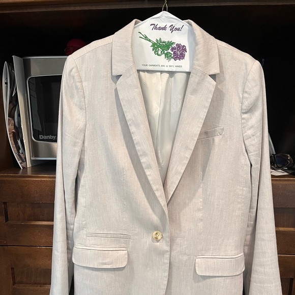 Beige or oatmeal coloured suiting blazer - Picture 2 of 8